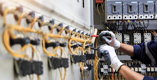 Professional Electrician technician working in Charleston, MO